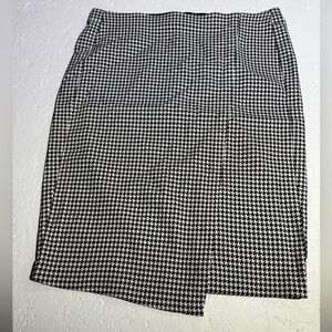 Lane Bryant Black and White Houndstooth Pencil Skirt Asymmetrical Size 18 Office